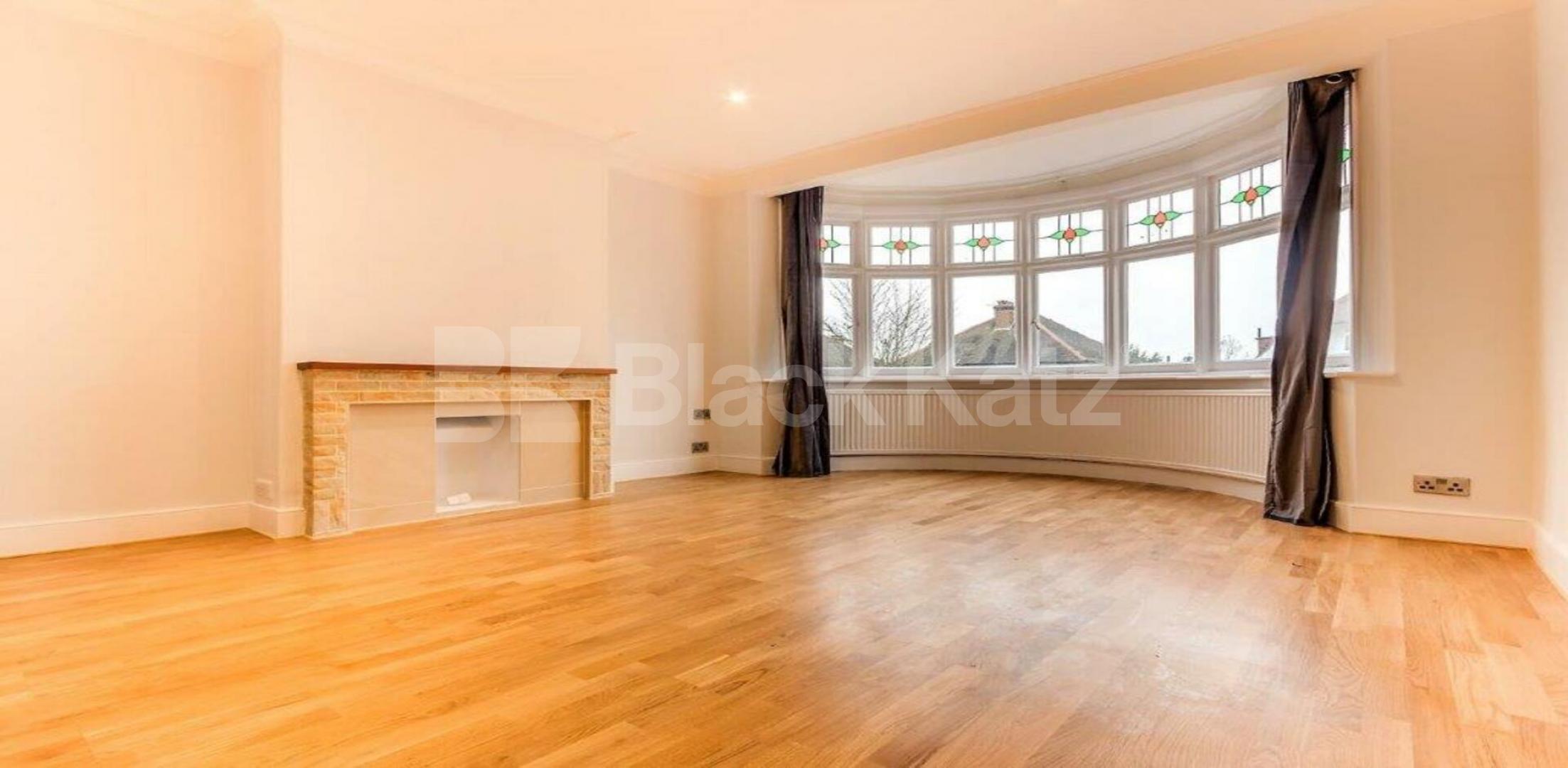 			NEW INSTRUCTION - Beautiful House !, 3 Bedroom, 1 bath, 1 reception House			 Chase Way, Southgate